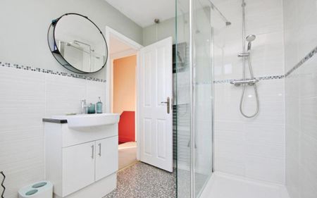 Ocean present this fantastic 2 double bedroom, terraced house on Hall Street, Bedminster. Offered on an unfurnished basis with driveway parking. Early viewing is recommended - Photo 2