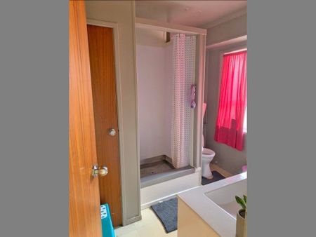 Cozy 2 Bedroom 1 Bathroom Unit - Photo 3