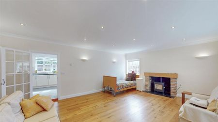 2 bedroom end of terrace house to rent - Photo 3