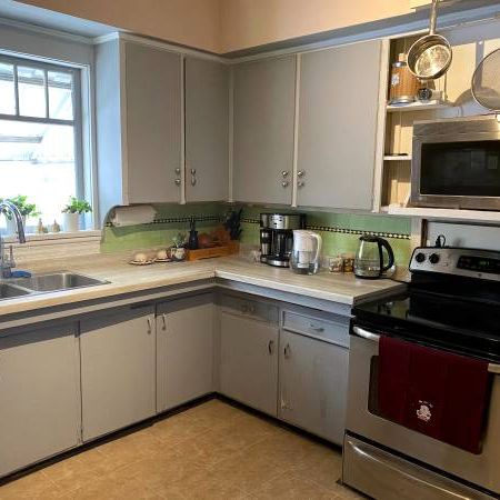 Central Nanaimo Single House (Furnished) - Photo 4