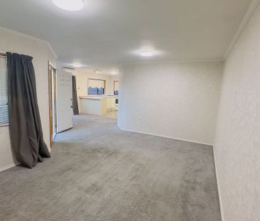 Beautiful 3 bedroom close to everything - Photo 6