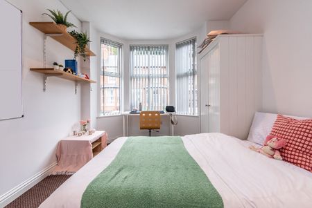 6 Bed Terraced House, Rothesay Avenue, NG7 - Photo 3