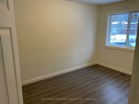 For Lease - 43 Fairglen Avenue, Toronto, Ontario - Photo 4