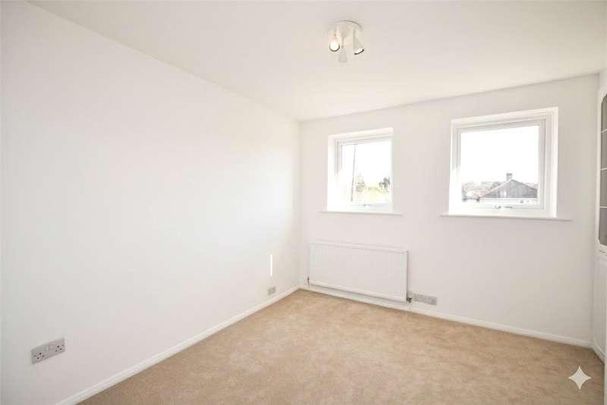 Colebrook Lane, Loughton, Essex, IG10 - Photo 1