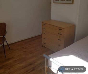 1 bedroom in a flat share to rent - Photo 4