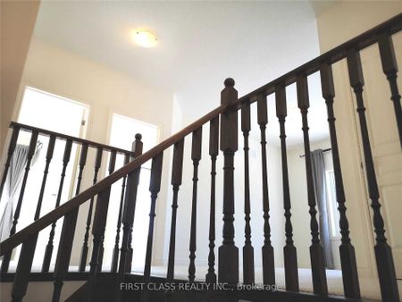 Detached Home For Lease | N8138326 - Photo 4