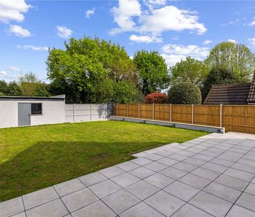 A five bedroom family home in the village of Chobham. - Photo 6