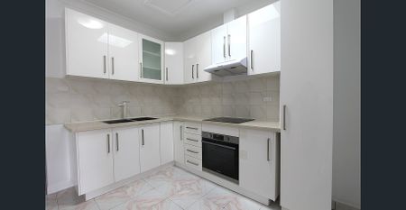 SPACIOUS THREE BEDROOM UNIT IN THE HEART OF BELMORE!! - Photo 2