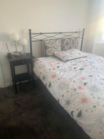 1 bedroom in a flat share to rent - Photo 5