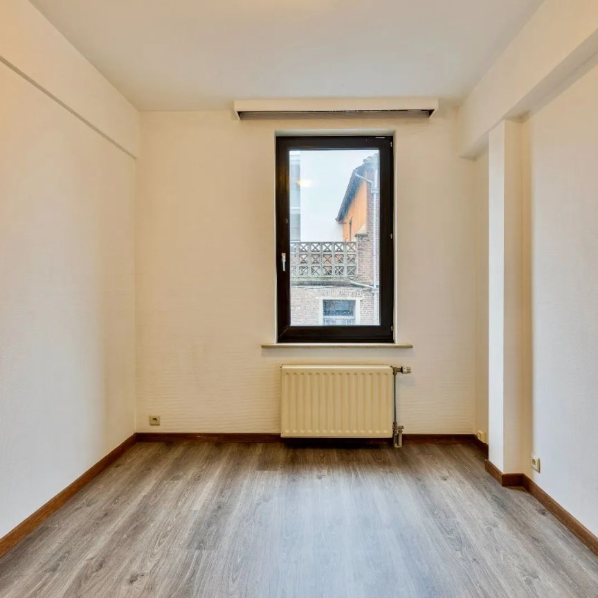 Ruim appartement met 2 slaapkamers en privatieve kelder - Photo 1