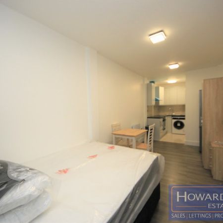 De Havilland Road, Edgware, HA8 - Photo 4