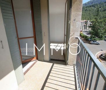 Location Appartement 4 pièces 81m² MARSEILLE 8ème - Photo 4