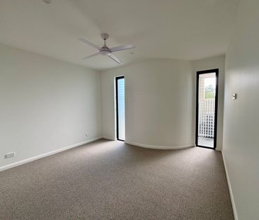 New 1-Bedroom Apartment – Just a Stroll to the Beach! - Photo 2