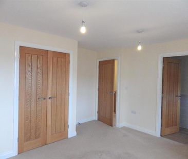 4 bedroom detached house to rent - Photo 3