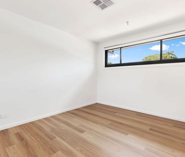 Brand New Luxury Home - Photo 6