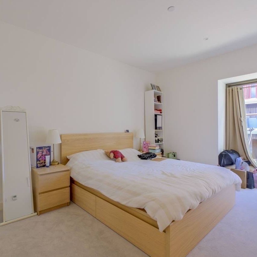 Room in a Shared Flat, Docker Building, E16 - Photo 1