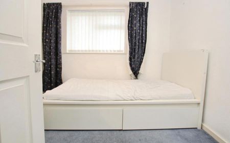 A well-presented and spacious three-bedroom family home is situated on the popular Bindon Drive in Brentry. - Photo 3