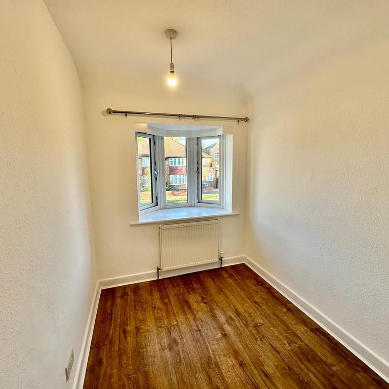 5 bedroom semi-detached house to rent - Photo 1