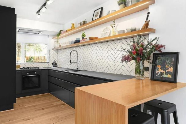 Spectacularly Renovated, Ground-Floor Apartment! - Photo 1