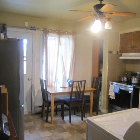 GRAND 2 1/2 A LOUER D'UN TRIPLEX - Photo 3