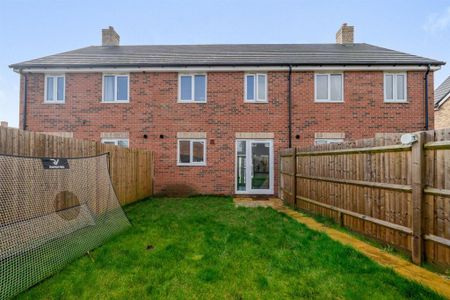 2 bedroom terraced house to rent - Photo 4