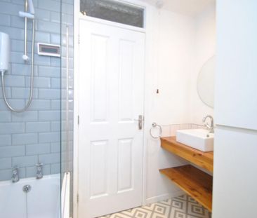 2 bedroom end of terrace house to rent - Photo 4