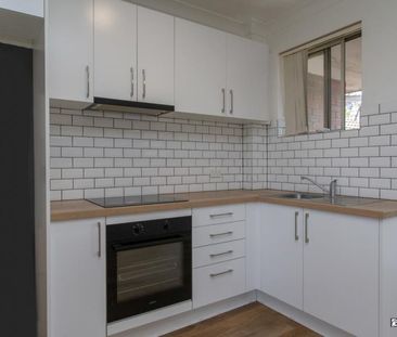 Stylish 1-Bedroom Apartment in Prime Location - Photo 2