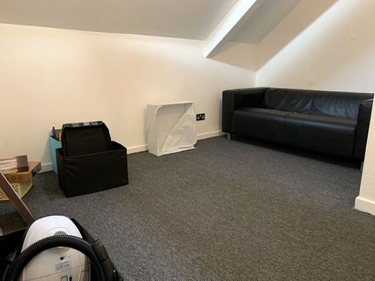 £850 PCM, One Bedroom Second Floor Flat in Penarth Road, Grangetown, Cardiff, CF11 6FR - Photo 1