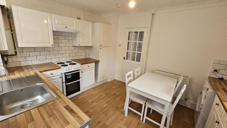 1 bedroom in a house share to rent - Photo 4