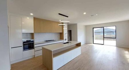 Large 7 Beds house with granny Flat - Photo 2