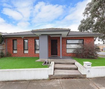 9 Frankland Street, Clyde North, Vic 3978 - Photo 4