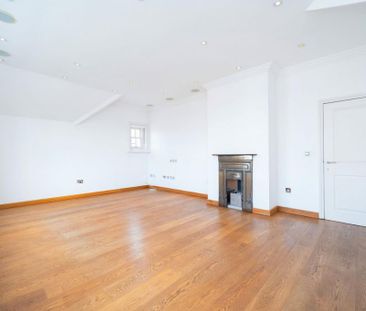 4 bedroom flat to rent - Photo 2