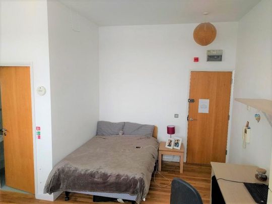 Studio to rent - Photo 1