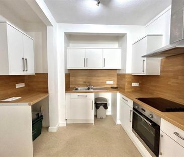 3 bedroom semi-detached house to rent - Photo 6