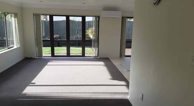 Family Home / Master with Ensuite/ Walk-in WRobe - Photo 1