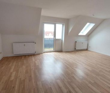 BEAUTIFUL 3 ROOM ATTIC APARTMENT WITH BALCONY - Foto 1
