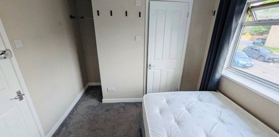 Gossops green 1 bedroom house to rent - Photo 2