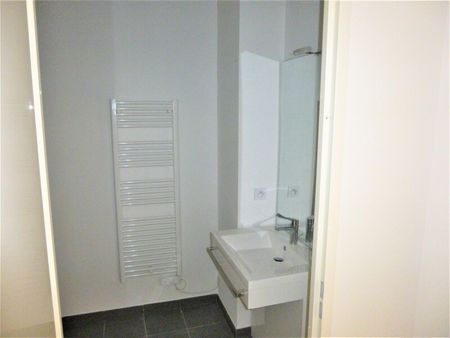 Location Appartement 3 pièces 58m² BAYONNE 64100 - Photo 3