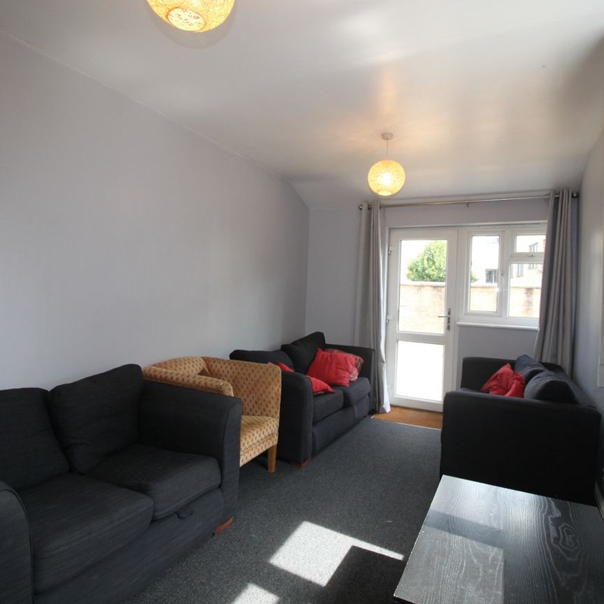 8 Bed Terraced House, Livingstone Road, SO14 - Photo 1