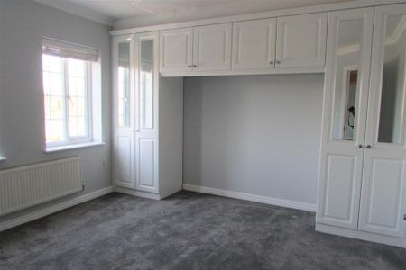 5 bedroom detached house to rent - Photo 3
