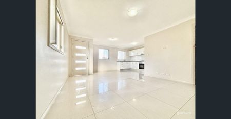 Modern Two-Bedroom Granny Flat with Spacious Backyard... - Photo 4