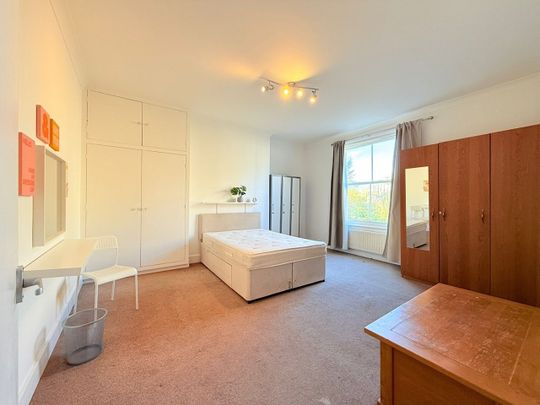 2 Bed Flat, Warwick Gardens, W14 - Photo 1