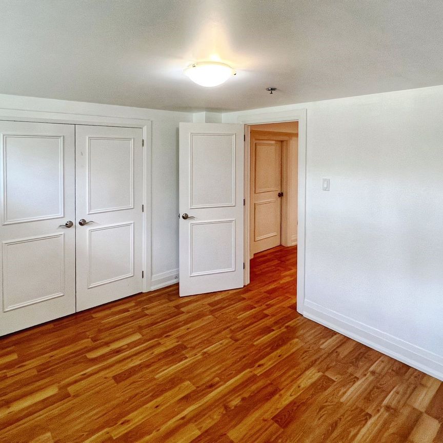 For Lease - 32 Collins Crescent Unit# Lower, Aurora, Ontario - Photo 1