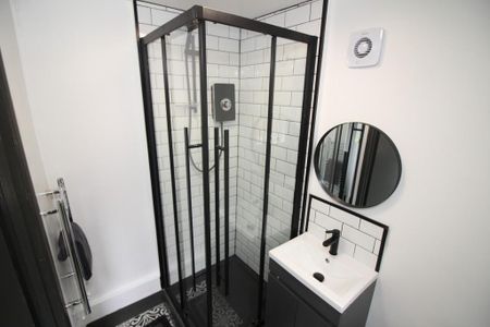 1 bedroom in a house share to rent - Photo 5