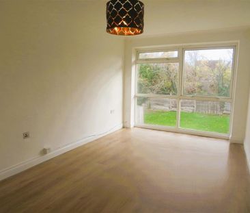 2 bedroom maisonette to rent - Photo 2