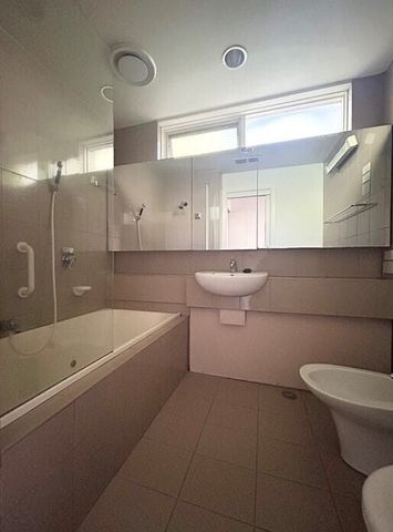 South Yarra - Photo 4