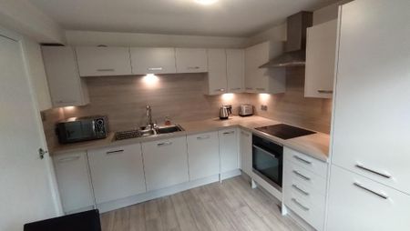 2 bedroom flat to rent - Photo 2