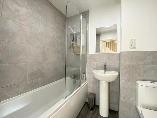 4 bedroom terraced house to rent - Photo 1