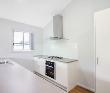 Large One Bedroom Home - WIFI & Lawn Mowing Included - Photo 2