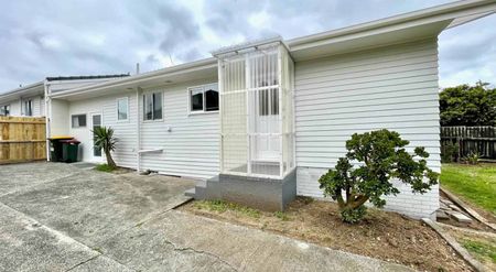 Spacious 3-Bedroom Unit in Convenient Otara Lo... - Photo 2